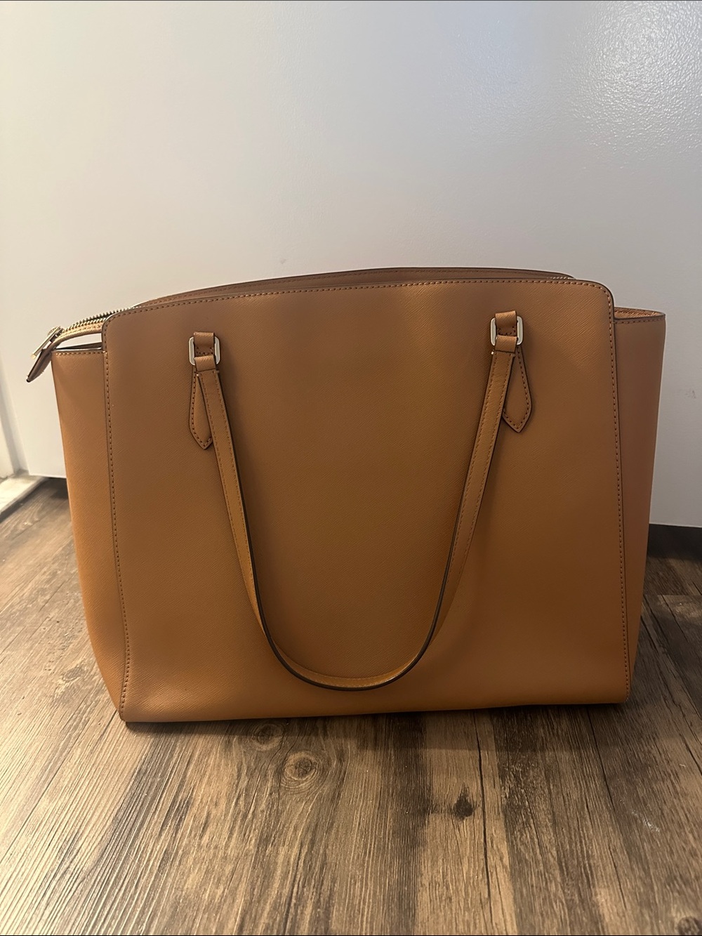 Tory Burch Caramel Leather Tote with Logo - Picture 2 of 5